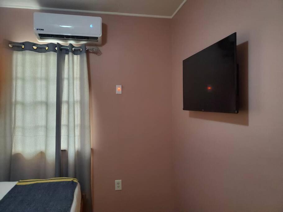 Upstairs 2 Bedroom Avalon Regia Apartment Georgetown Exterior foto