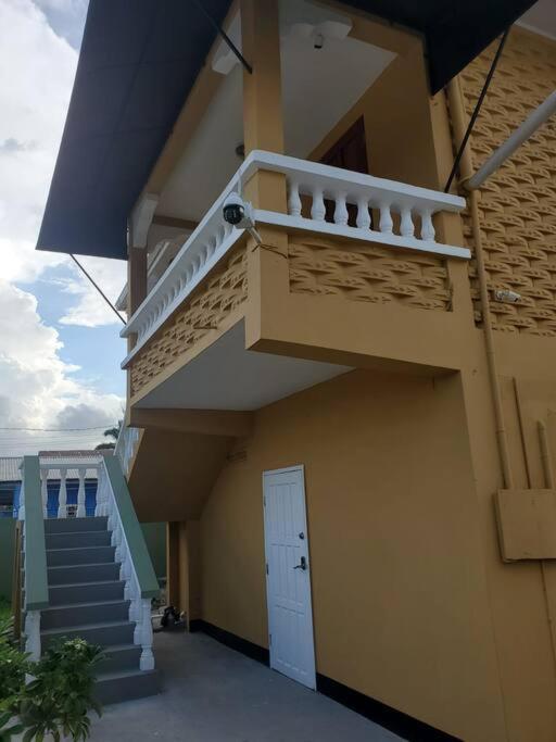 Upstairs 2 Bedroom Avalon Regia Apartment Georgetown Exterior foto